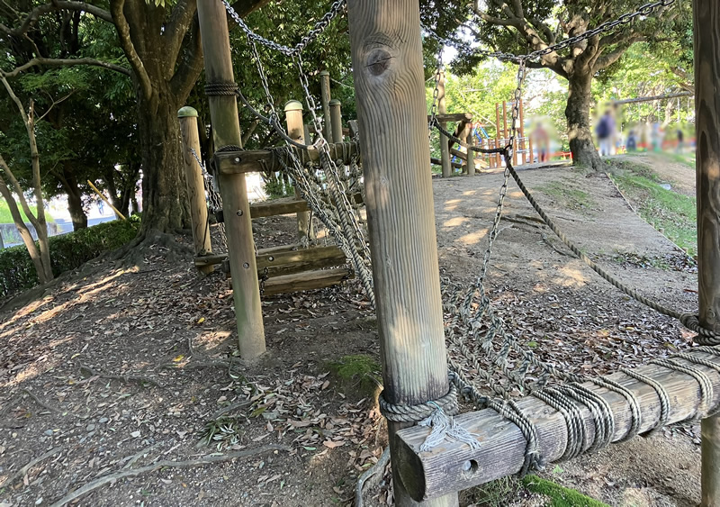 浜松城公園冒険広場のロープのアスレチック