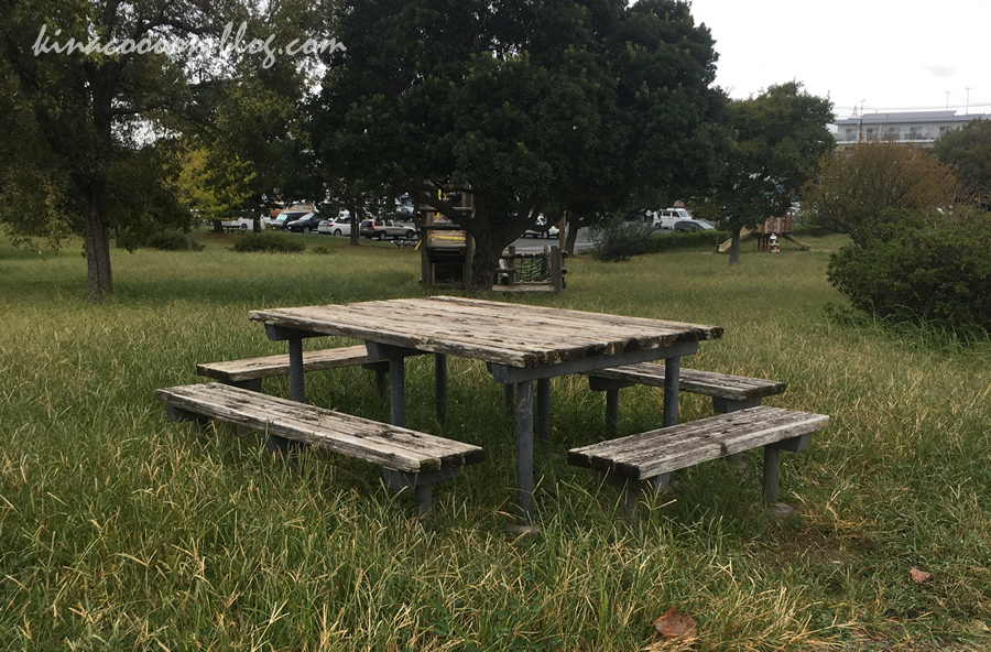 可美公園のテーブルとイス