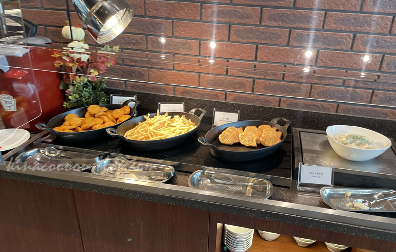 リーベルホテル　アット　ユニバーサル・スタジオ・ジャパンの朝食ビュッフェのメニューにあったフライドポテト、チキンナゲット、たい焼き